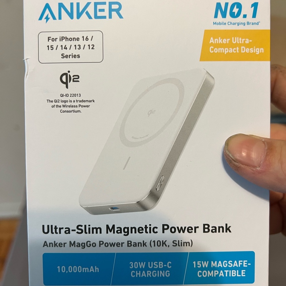 Anker White MagGo Power Bank Qi2 MagSafe Charging Device